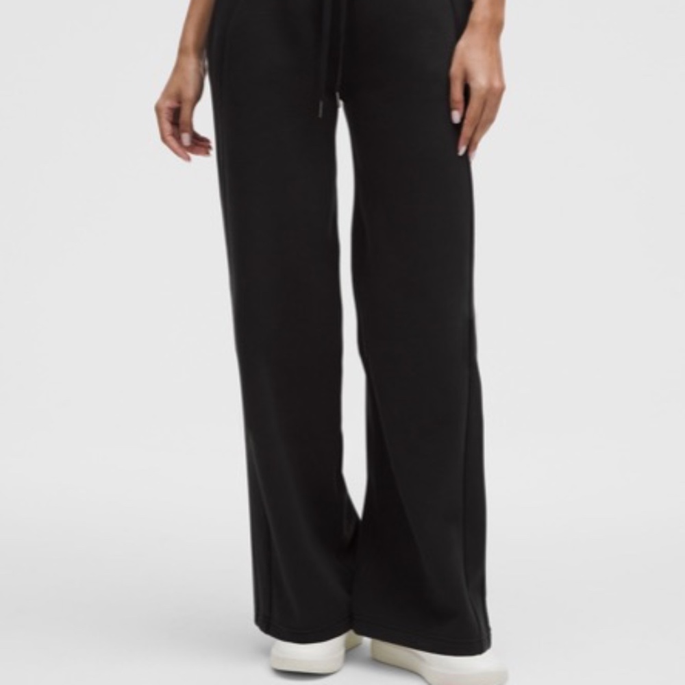 NWT Lululemon NWT Lululemon Scuba Mid-Rise Wide-Leg Pant *Short